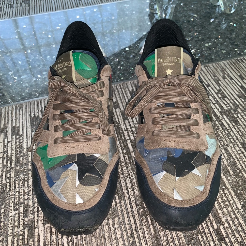 Valentino - Picture 2 of 5